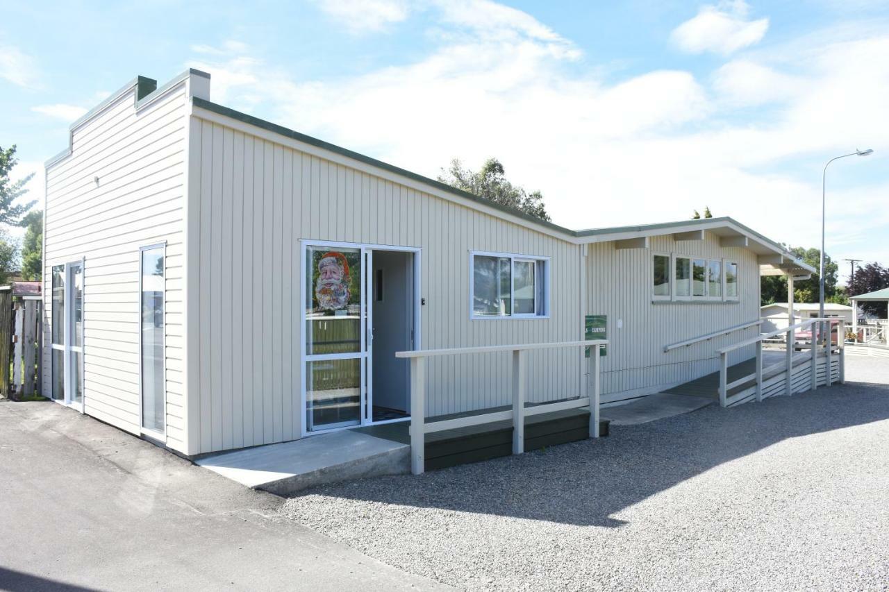 Featherston Motels And Camping Dış mekan fotoğraf